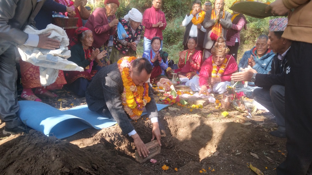 साेलुखुम्बुकाे मैदेलमा एकैदिन मन्दिर शिलान्यास र गुम्बाको उद्घाटन